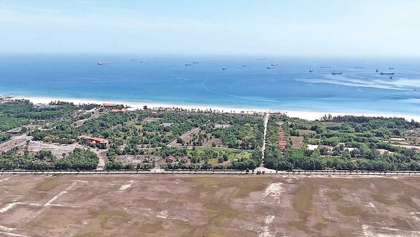 Quảng Ngãi kiên quyết xử lý các dự án chậm triển khai và tháo gỡ cho những dự án tiềm năng nhằm từng bước khơi thông nguồn lực đất đai (Ảnh: P.V) 