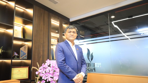 Chủ tịch HĐQT Văn Tiến Thanh