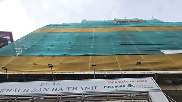 Việc các chủ đầu tư dự án gặp khó khăn trong tiêu thụ sản phẩm cũng lan tỏa áp lực sang các nhà thầu xây dựng