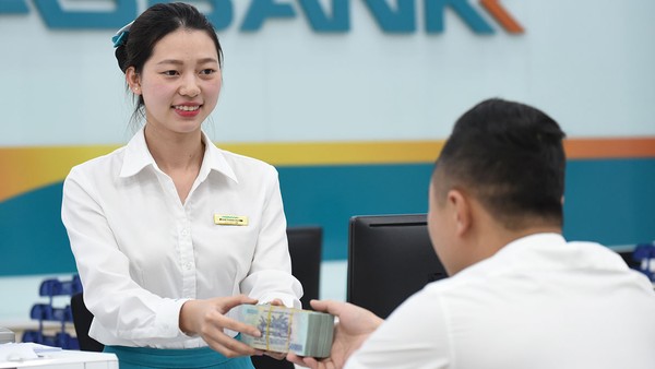 Tín dụng tăng khiến các ngân hàng phải đẩy mạnh huy động vốn