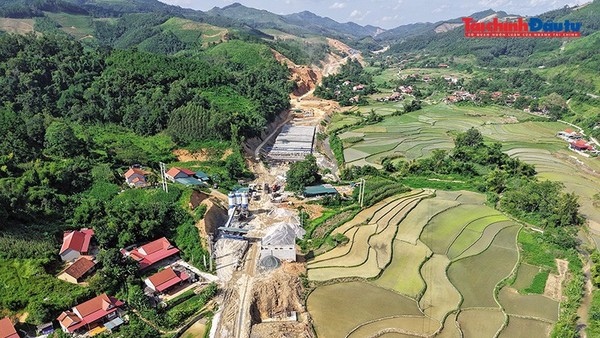 Công trình đường bộ cao tốc Đồng Đăng - Trà Lĩnh. Ảnh: Đức Thanh