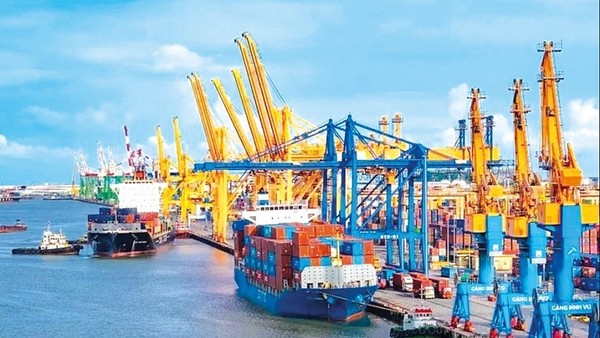 Tổng kim ngạch xuất nhập khẩu cả nước tính đến 15/8 vượt 712 tỷ USD.