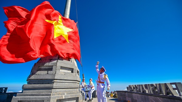Một thập kỷ khai hoa và những khoảnh khắc đẹp mê hồn của Fansipan