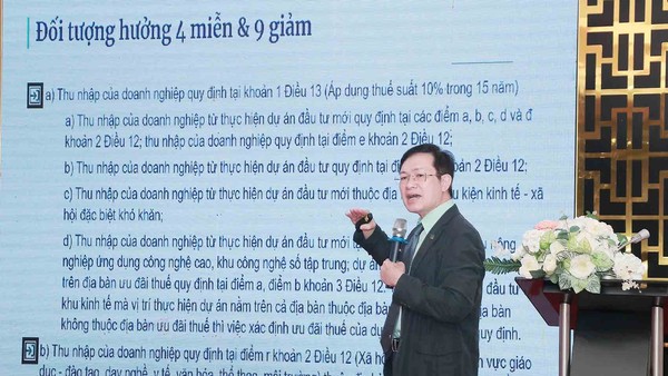 PGS.TS Nguyễn Hồng Thắng, Trưởng Bộ môn Tài chính công, Trường Đại học Kinh tế TP.HCM phân tích về các chính sách thuế mới. Ảnh: TT