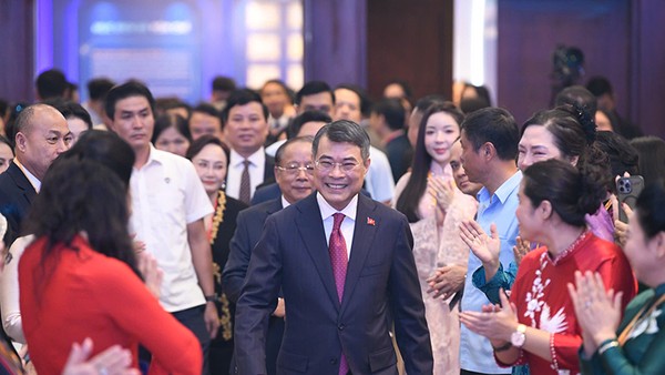 Thủ tướng Chính phủ Lê Minh Hưng dự Lễ kỷ niệm 20 năm thành lập và đón nhận Huân chương Lao động hạng Nhất của VINASME. Ảnh: Như Ý