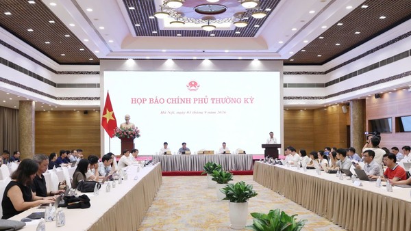 Bộ trưởng, Chủ nhiệm Văn phòng Chính phủ Đặng Xuân Phong, Người phát ngôn của Chính phủ, chủ trì họp báo Chính phủ thường kỳ tháng 8/2026. Ảnh: Đức Minh.