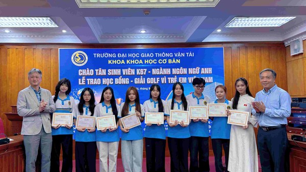 Báo Tài chính - Đầu tư nối dài hành trình “Vì trẻ em Việt Nam” tại Trường Đại học Giao thông vận tải 