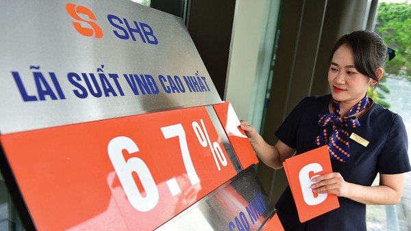 Các nhà băng vẫn duy trì mức lãi suất huy động cao nhằm thu hút nguồn tiền gửi phục vụ nhu cầu tín dụng lớn 