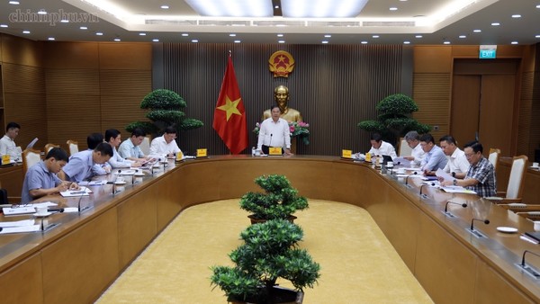 Phó Thủ tướng Thường trực Chính phủ Phạm Gia Túc phát biểu tại cuộc làm việc về rà soát các quy định về khoảng cách an toàn giữa các xe khi tham gia giao thông trên đường cao tốc - Ảnh: chinhphu.vn