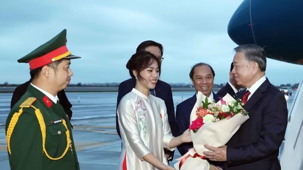 Tổng Bí thư, Chủ tịch nước Tô Lâm đến New York, bắt đầu chuyến tham dự Phiên thảo luận cấp cao Đại hội đồng Liên hợp quốc Khóa 81 và hoạt động song phương tại Hoa Kỳ. (Ảnh: Thống Nhất/TTXVN)