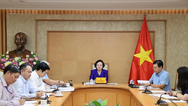 Phó Thủ tướng Phạm Thị Thanh Trà chủ trì buổi làm việc với Bộ Nội vụ về xây dựng Đề án cải cách chính sách tiền lương và bảo hiểm xã hội.
