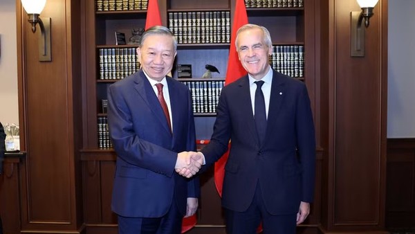 Tổng Bí thư, Chủ tịch nước Tô Lâm và Thủ tướng Canada Mark Carney. (Ảnh: TTXVN). 