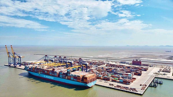 Siêu tàu Matz Maersk trọng tải ~214.000 DWT lớn nhất cập Cảng Container quốc tế Hateco Hải Phòng 
