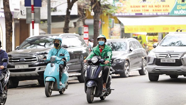 Sự phát triển nhanh của kinh tế nền tảng đặt ra yêu cầu hoàn thiện khung pháp lý đối với tài xế công nghệ. Ảnh: Đức Thanh