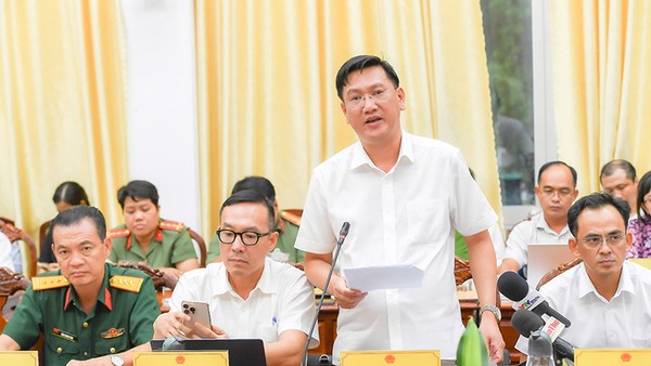 Ông Mai Văn Tân, Giám đốc Sở Xây dựng TP. Cần Thơ thông tin về các công trình/dự án trên địa bàn Thành phố tại cuộc họp báo quý III/2026 do UBND TP. Cần Thơ tổ chức