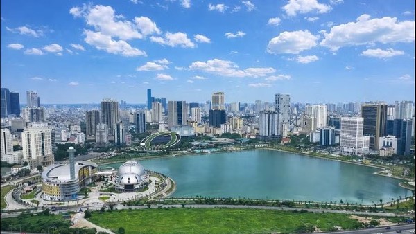 Sau gần hai thập niên, diện mạo Hà Nội đã có những thay đổi sâu sắc. (Nguồn: Báo Kinh tế & Đô thị) 