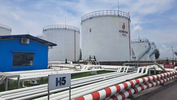 Thương nhân đầu mối xăng dầu phải đáp ứng tiêu chí mới về tổng nguồn xăng dầu tối thiểu 300.000m3, tấn/năm trong 2 năm liên tiếp. 