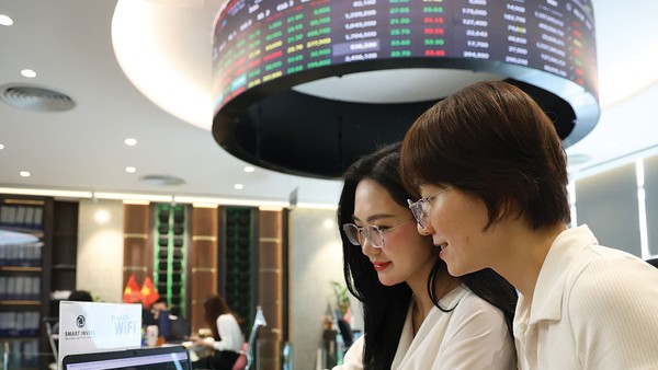 Dòng tiền tập trung vào doanh nghiệp có lợi nhuận tăng trưởng tích cực và câu chuyện riêng