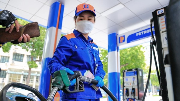 Trình Chính phủ dự thảo Nghị định thay thế Nghị định về kinh doanh xăng dầu trước ngày 10/11/2026 