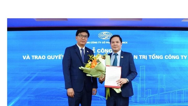 Chủ tịch HĐQT Trần Đình Tuấn (trái) và Tổng giám đốc Phạm Thái Dương (phải).