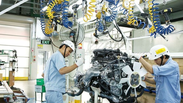 PMI tháng 7 lên 52,9 điểm, ngành sản xuất tăng tốc trong nửa cuối năm