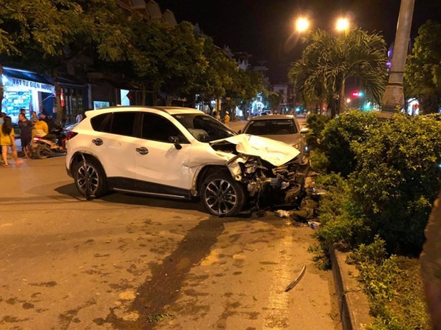 Thanh niên điều khiển ôtô gây tai nạn liên hoàn, một người tử vong