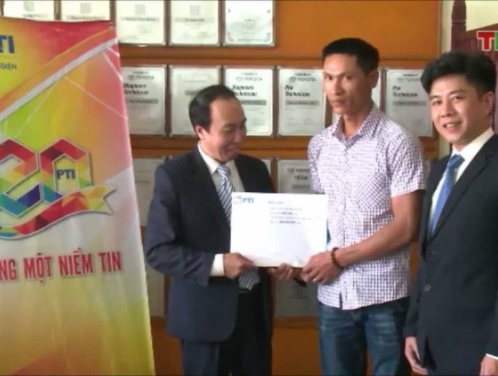 PTI tặng "tài xế bẻ lái" Đỗ Văn Tiến gói bảo hiểm chăm sóc sức khỏe