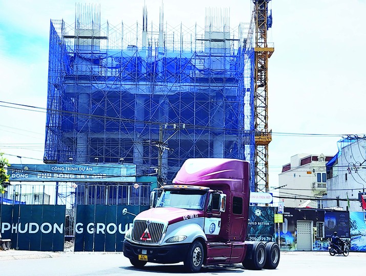 Căn hộ dự án Phú Đông Sky One dự kiến tăng giá bán từ 32 triệu đồng/m2 lên ít nhất 35 triệu đồng/m2 sau khi nhận được thông báo đóng tiền sử dụng đất. Ảnh: Việt Dũng.