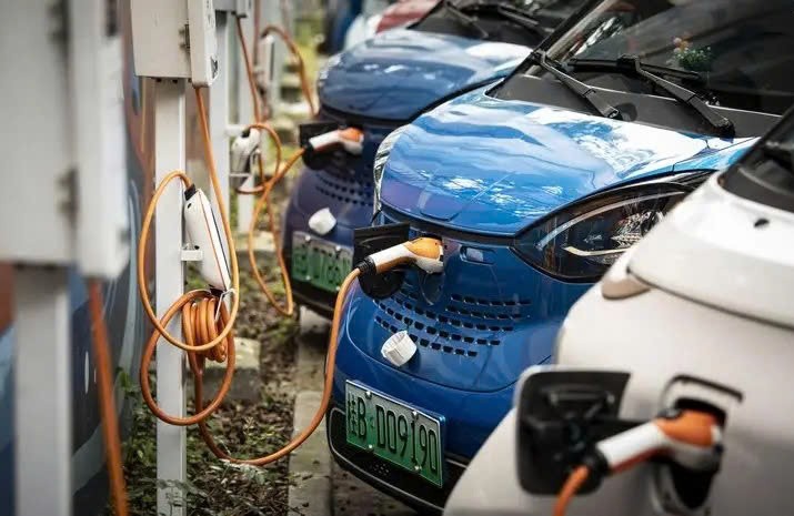 Chính phủ Trung Quốc giải quyết cuộc chiến về giá xe điện