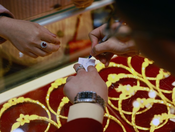 Giá vàng hôm nay ngày 29/12: Vàng giảm gần 1 triệu đồng/lượng