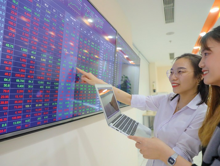 Ở thời điểm thị trường sôi động và tăng điểm, nhà đầu tư tập trung vào nhóm ngành được dòng tiền săn đón 
