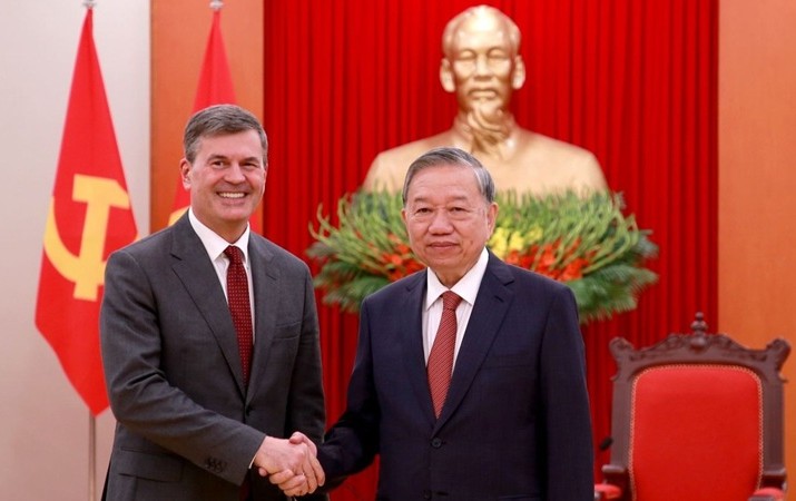 Tổng Bí thư Tô Lâm tiếp Giám đốc Học viện Tổng thống Liên bang Nga Aleksey Komissarov.