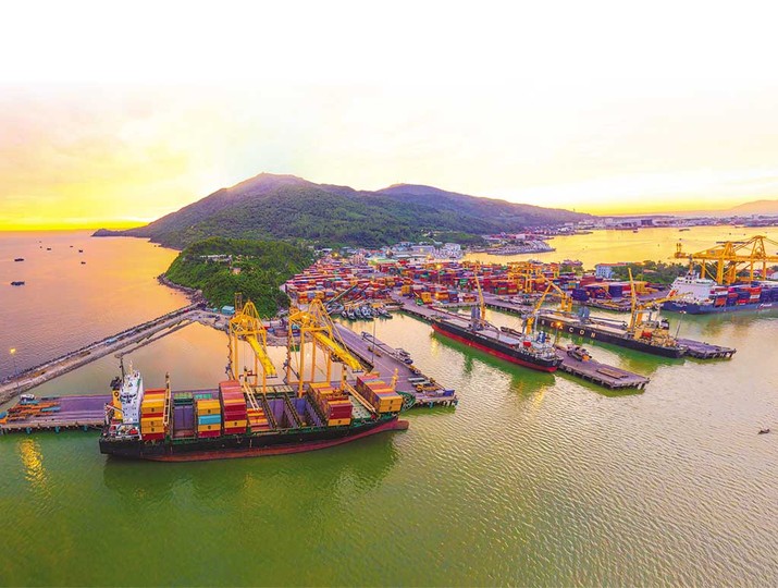 Hai thái cực của doanh nghiệp cảng biển miền Trung 