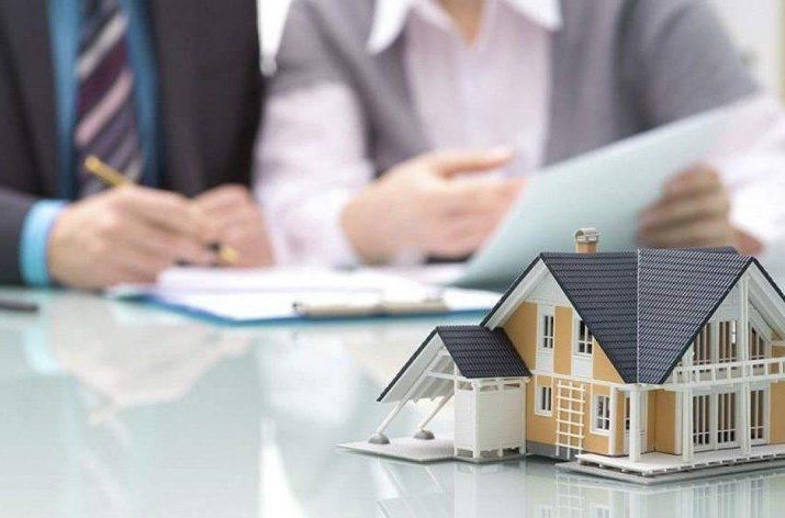 Ngân hàng "siết" nợ hàng loạt bất động sản cầm cố
