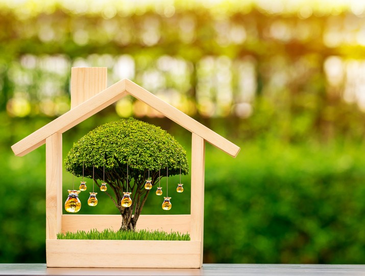 Thị trường tài chính 24h: Giá dầu thô tiếp tục nhích lên, vàng để mất mốc 5.000 USD/ounce