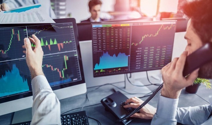 Dòng tiền lớn mua chủ động các cổ phiếu cơ bản định giá thấp