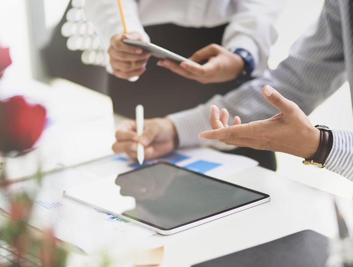 Thị trường tài chính 24h: Giá vàng và Bitcoin lao dốc