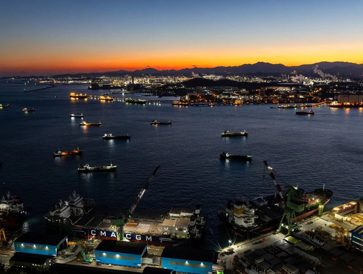 Làn sóng gom siêu tàu chở dầu gây biến động thị trường năng lượng