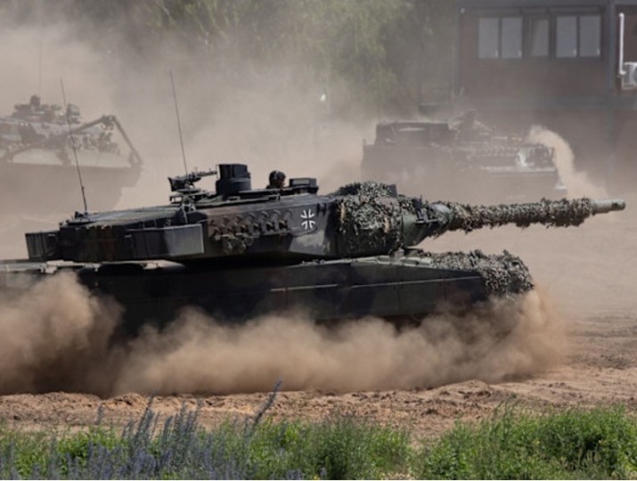 Chi tiêu cho quốc phòng và trí tuệ nhân tạo đẩy nợ toàn cầu tăng vọt