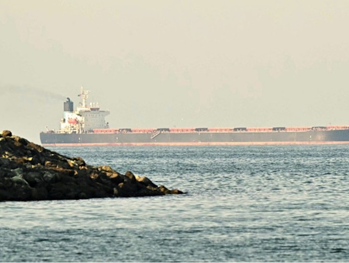 Người mua dầu đổ xô tìm nguồn thay thế khi nguồn cung gián đoạn