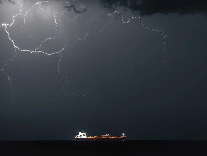 Việc phong tỏa eo biển Hormuz có thể làm trầm trọng thêm cuộc khủng hoảng năng lượng