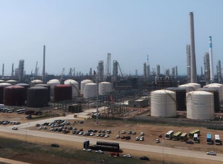 Mỹ áp lệnh trừng phạt nhà máy lọc dầu tư nhân của Trung Quốc vì mua dầu Iran