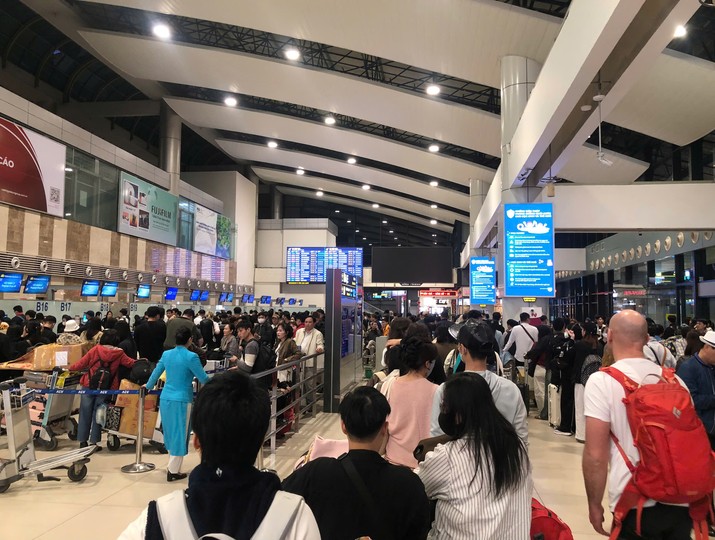 Dòng người tại sân bay lúc 5h30 sáng ngày 14/2/2026.