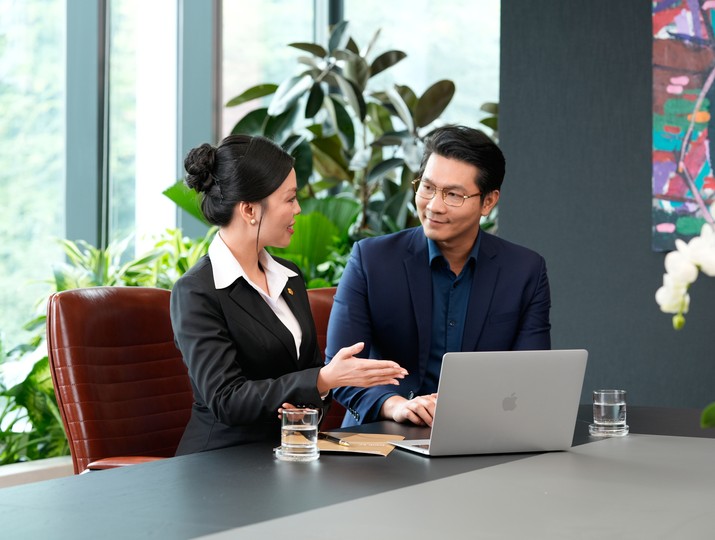 Đội ngũ chuyên gia BIDV Private Banking trao đổi với khách hàng tại Chi nhánh Trung tâm Khách hàng Cá nhân Cao cấp Miền Nam