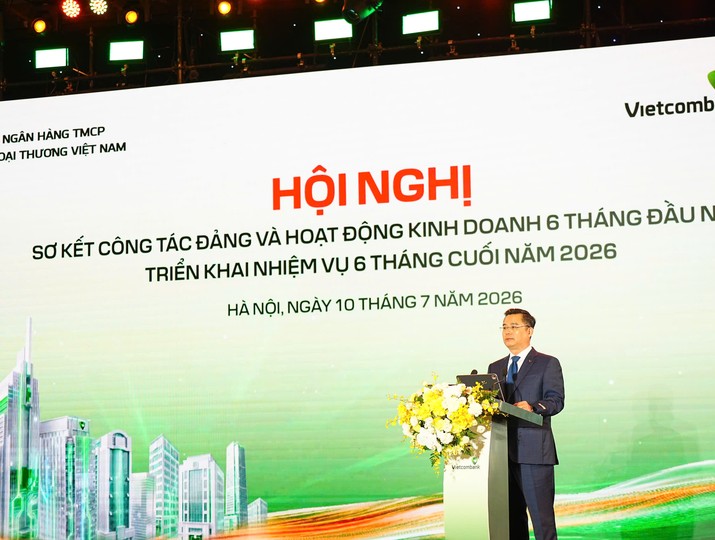 Ông Nguyễn Thanh Tùng, Đại biểu Quốc hội khóa XVI, Bí thư Đảng ủy, Chủ tịch HĐQT Vietcombank phát biểu khai mạc hội nghị 
