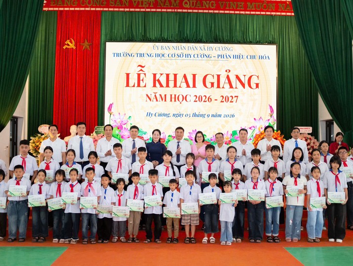 Vietcombank triển khai trao 7.350 suất học bổng "Cùng em tiến bước” nhân dịp năm học mới 2026-2027