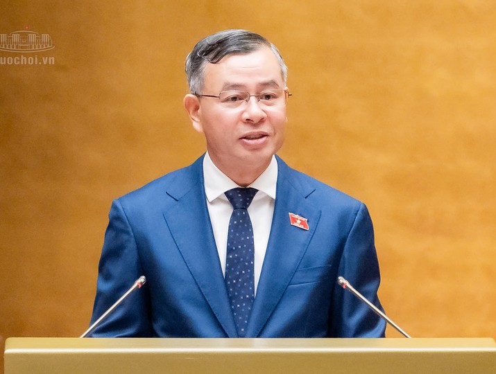  Bộ trưởng Bộ Tài chính Ngô Văn Tuấn trình bày Tờ trình dự án Luật Đấu thầu (sửa đổi) sáng 23/10