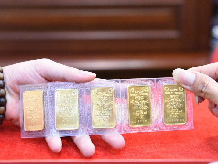 Giá vàng hôm nay ngày 4/4: SJC tăng thêm 500.000 đồng/lượng, vàng nhẫn "đi ngang"
