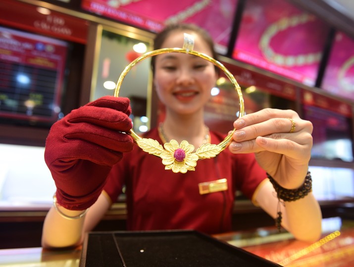 Giá vàng hôm nay ngày 27/6: Vàng tăng vọt 1,5 triệu đồng/lượng