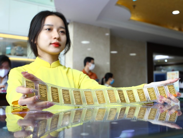 Giá vàng hôm nay ngày 17/1: Thế giới điều chỉnh, vàng trong nước vẫn neo ở vùng giá cao